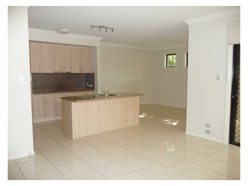 2/14 Wynflo Street, Labrador QLD 4215