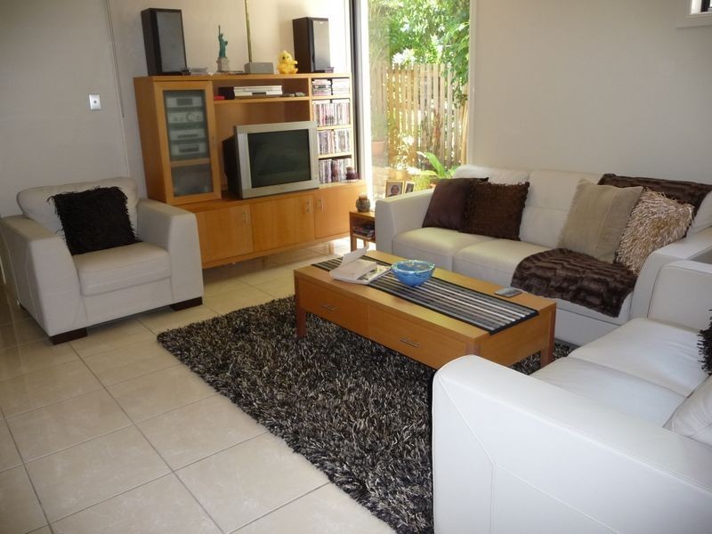 2/14 Wynflo Street, Labrador QLD 4215