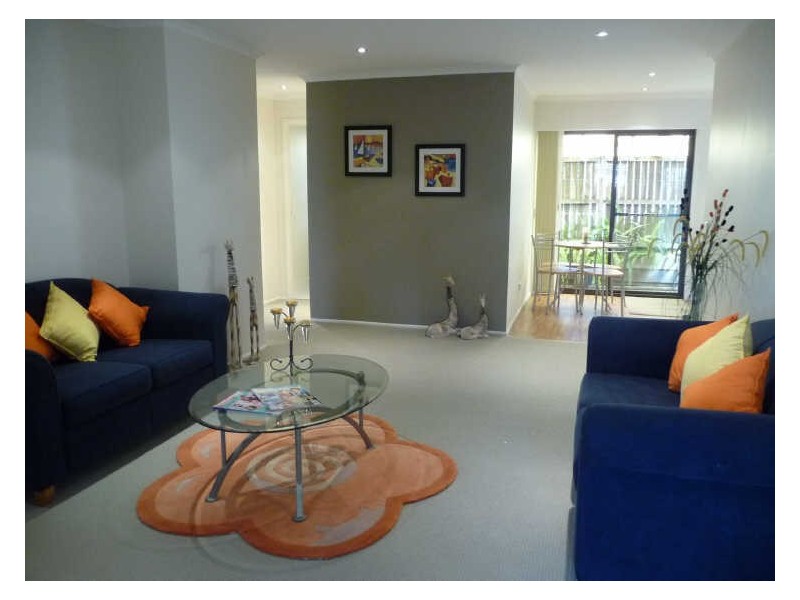 2/9 Robin Joy Close, Labrador QLD 4215