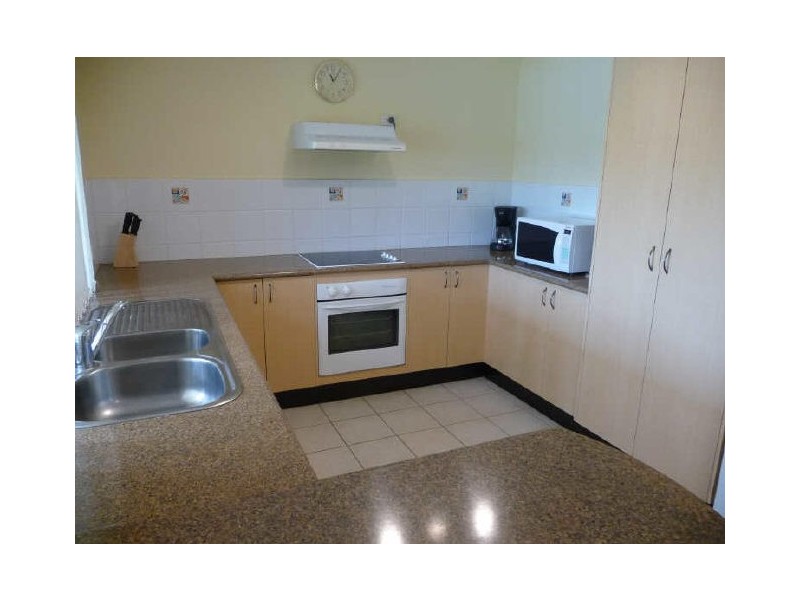 2/39 Kangaroo Ave, Coombabah QLD 4216