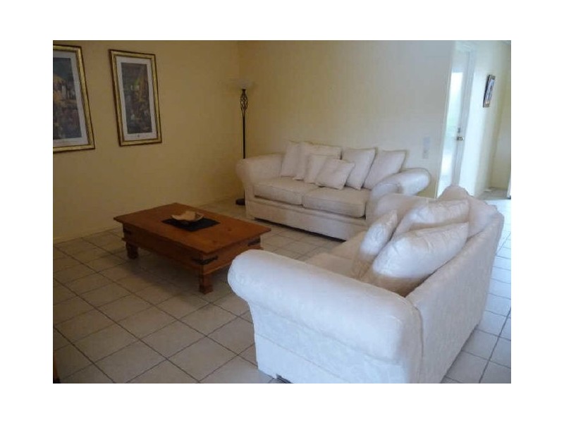 2/39 Kangaroo Ave, Coombabah QLD 4216