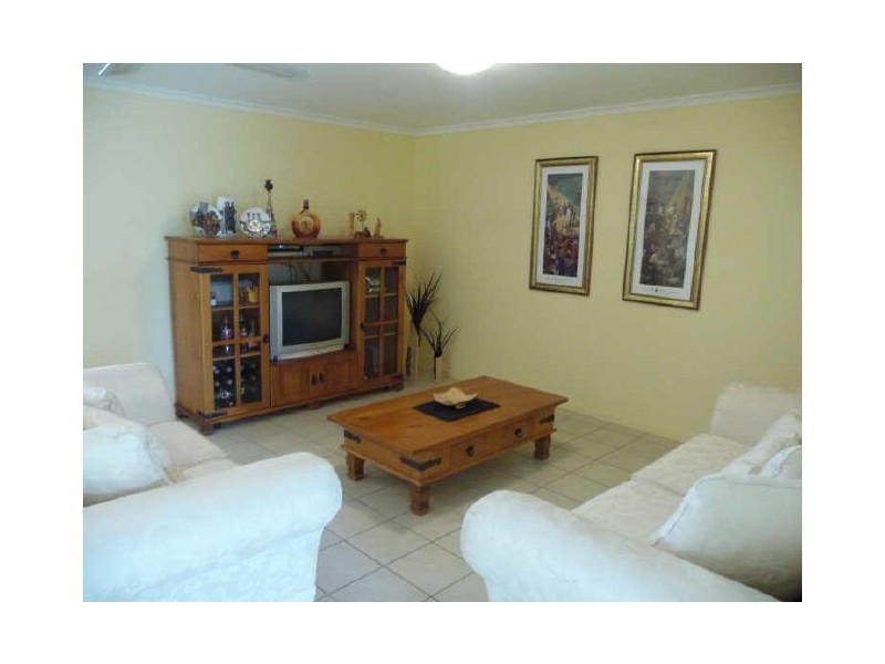 2/39 Kangaroo Ave, Coombabah QLD 4216