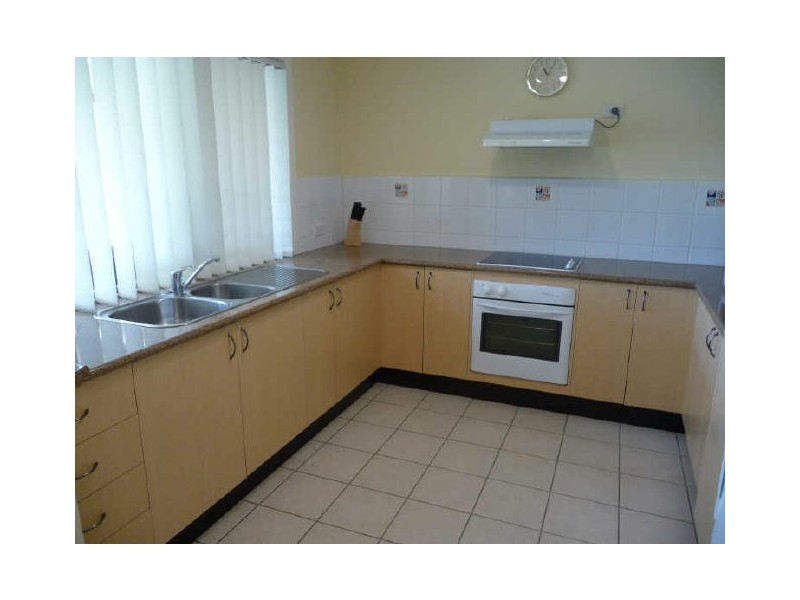 2/39 Kangaroo Ave, Coombabah QLD 4216