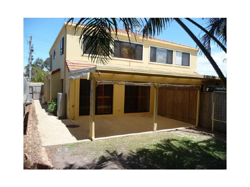 2/7 Brookside Road, Labrador QLD 4215