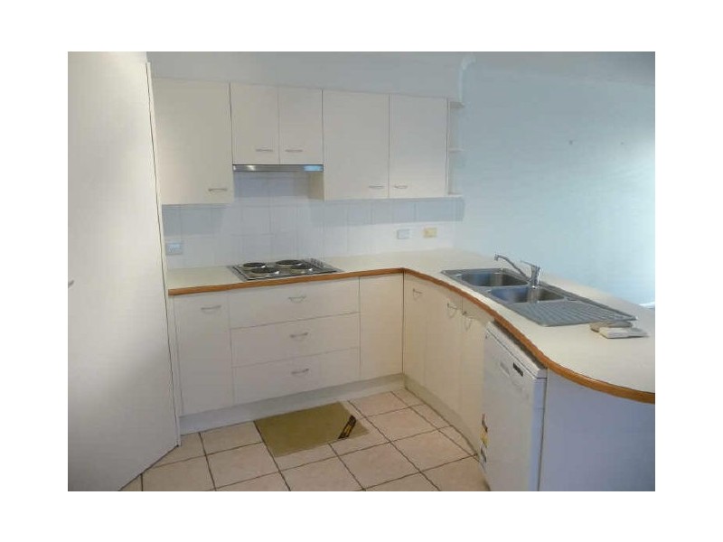 2/7 Brookside Road, Labrador QLD 4215