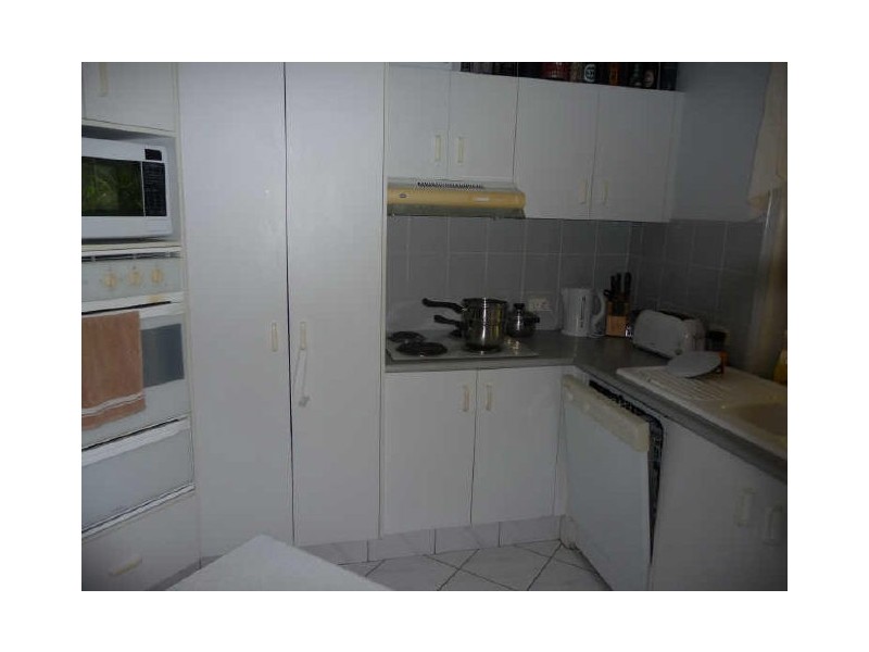 5/88 Cotlew Street East, Southport QLD 4215