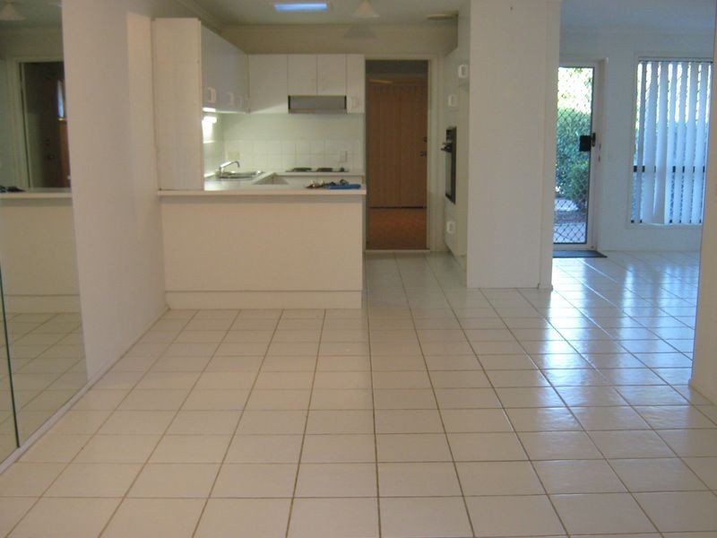 2/62 Kangaroo Avenue, Coombabah QLD 4216