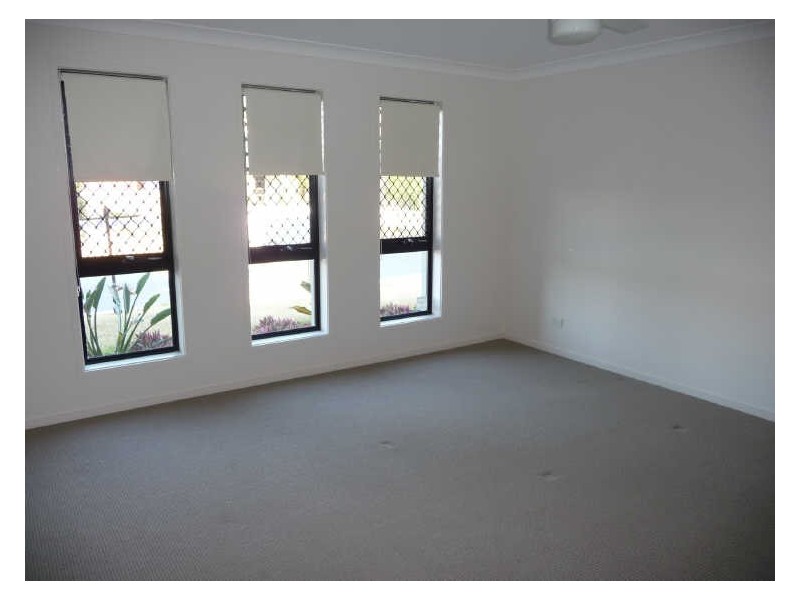 25 Elkins Street, Pacific Pines QLD 4211