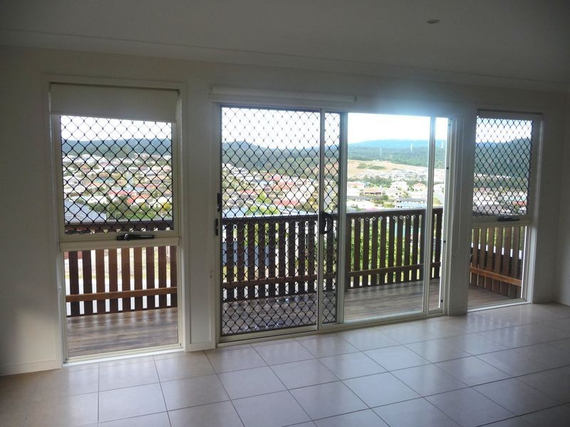 18 Angourie Crescent, Pacific Pines QLD 4211