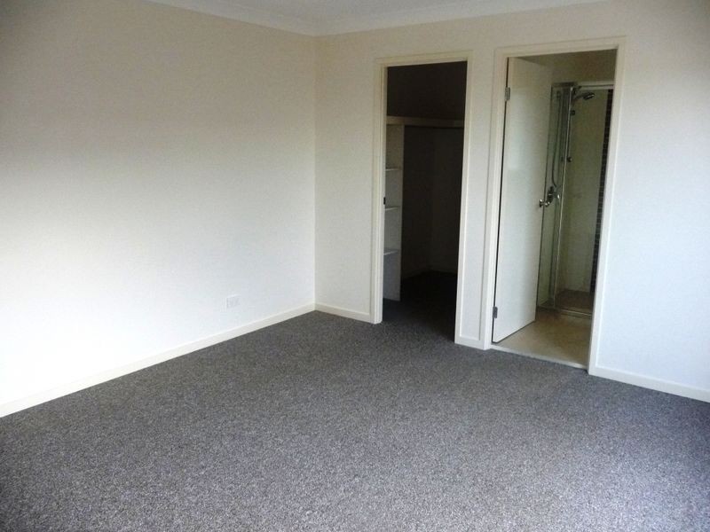 18 Angourie Crescent, Pacific Pines QLD 4211