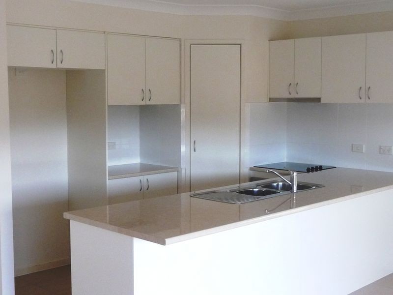 18 Angourie Crescent, Pacific Pines QLD 4211