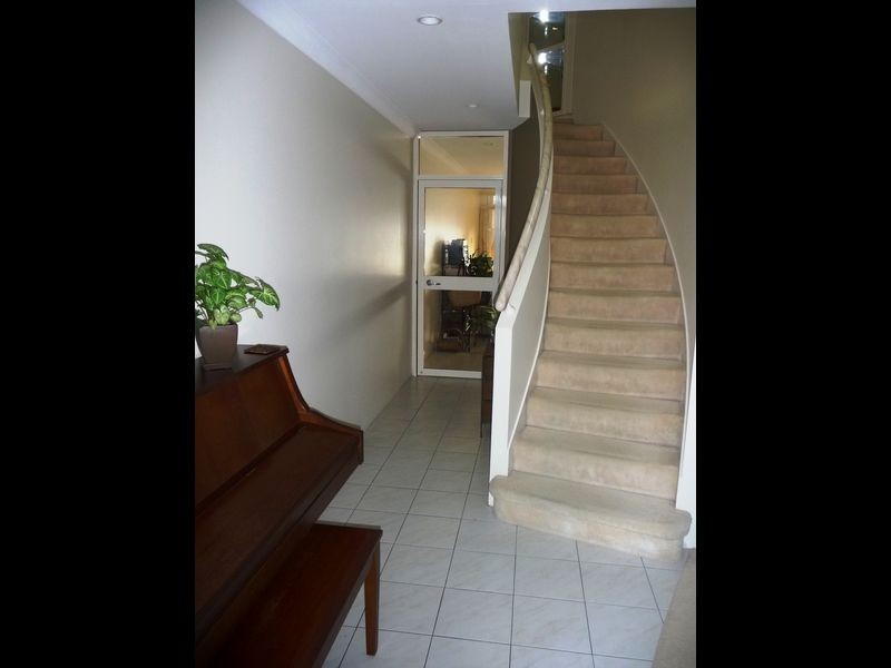 3/3 Lee Road, Runaway Bay QLD 4216