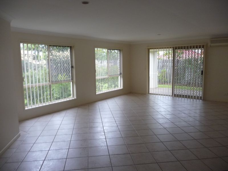 69 Marble Arch Place, Arundel QLD 4214