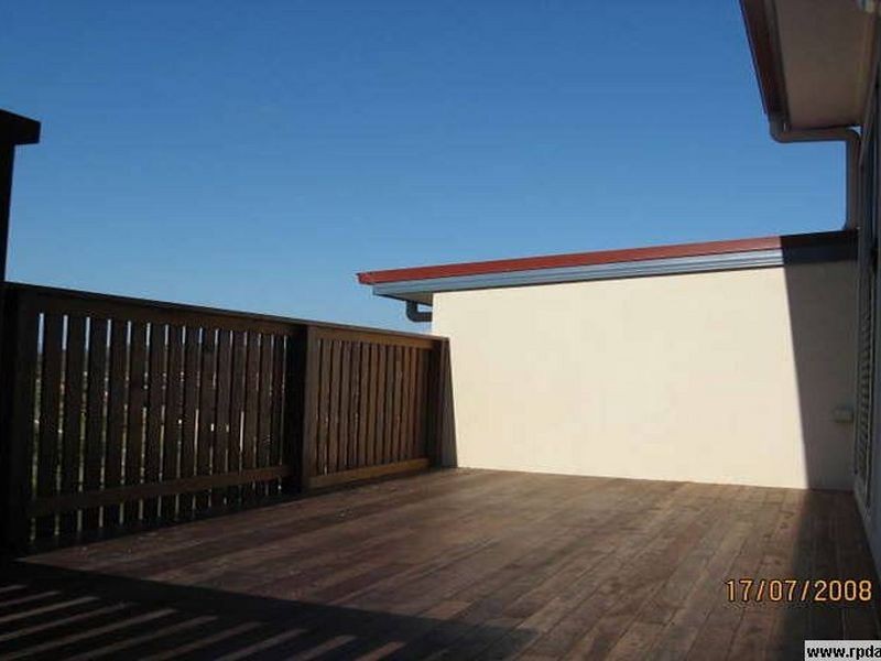28 Angouire Crescent, Pacific Pines QLD 4211