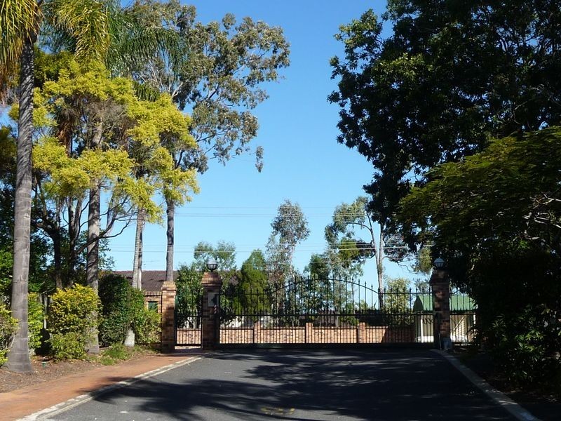 2/482 Pine Ridge Rd, Coombabah QLD 4216