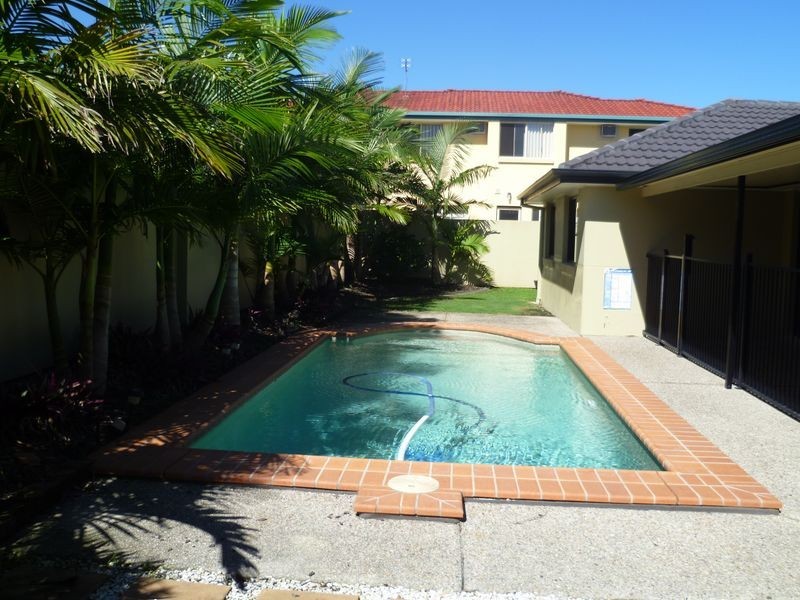 1 Bristol Place, Arundel QLD 4214