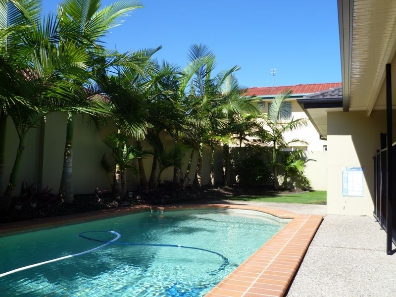 1 Bristol Place, Arundel QLD 4214