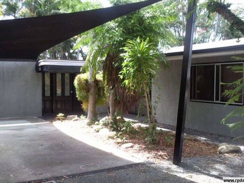 33 Clam Street, Runaway Bay QLD 4216