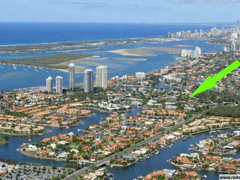 33 Clam Street, Runaway Bay QLD 4216