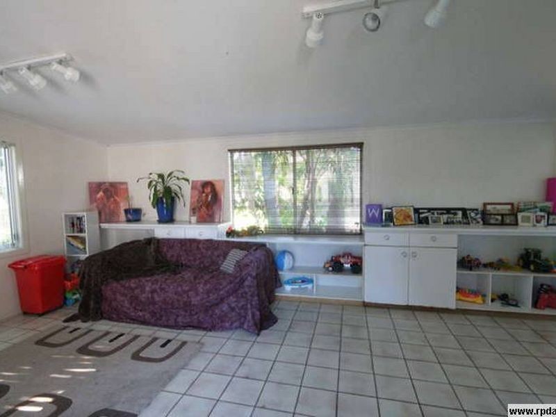 33 Clam Street, Runaway Bay QLD 4216