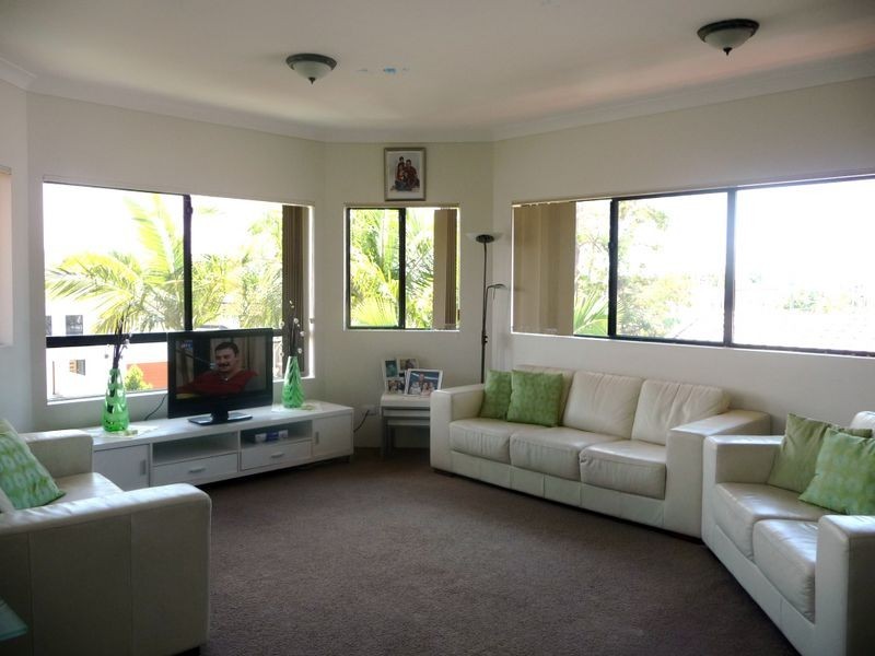 5/2 Madang Cr, Runaway Bay QLD 4216