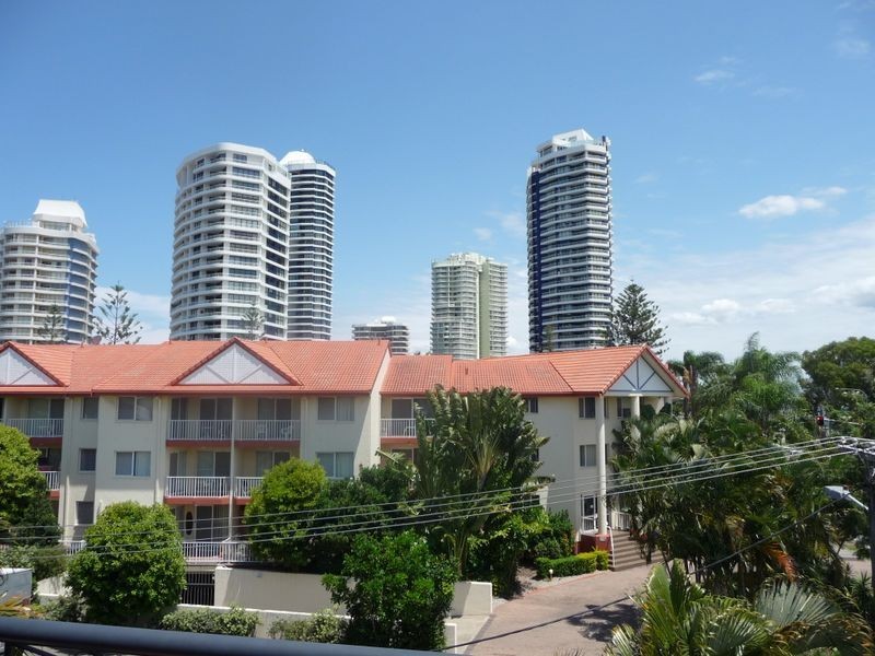 5/2 Madang Cr, Runaway Bay QLD 4216