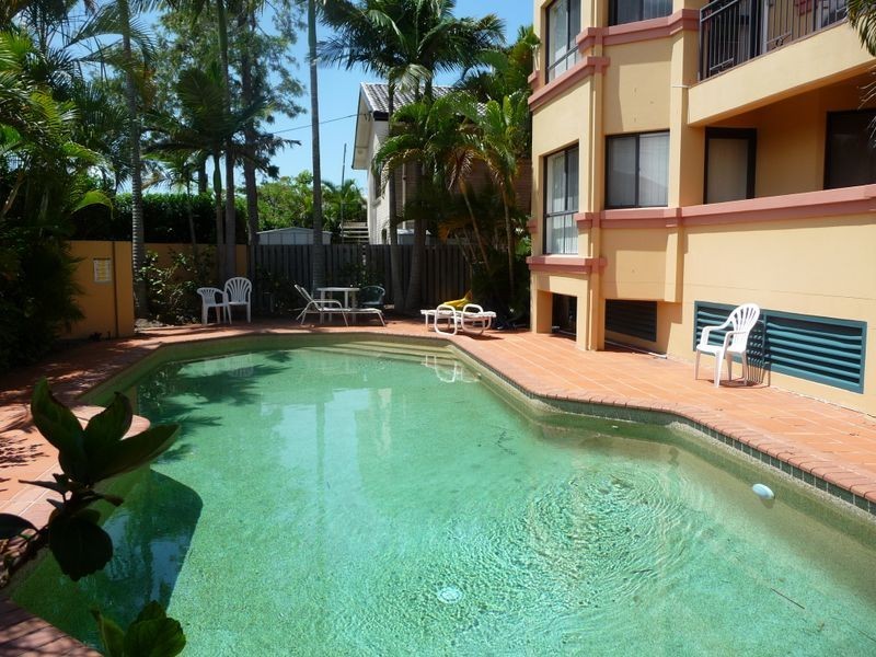 5/2 Madang Cr, Runaway Bay QLD 4216