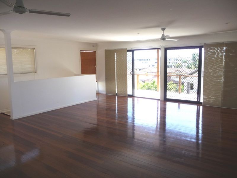 2/16 Thelma Ave, Biggera Waters QLD 4216