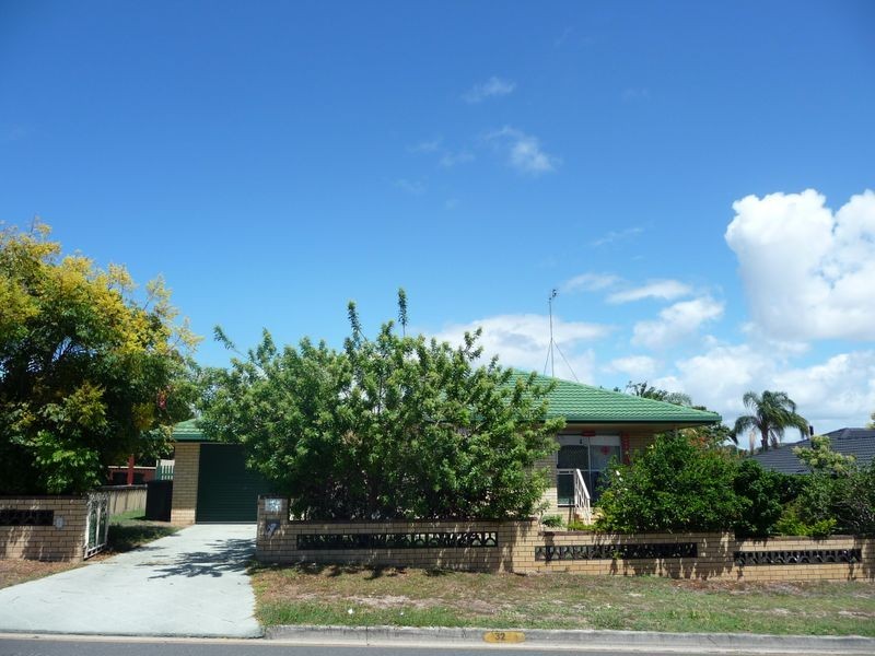 32 Sunbird Ave, Paradise Point QLD 4216
