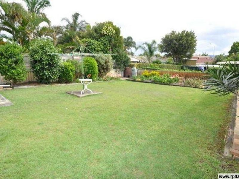 32 Sunbird Ave, Paradise Point QLD 4216