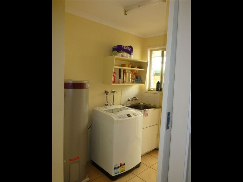 32 Sunbird Ave, Paradise Point QLD 4216