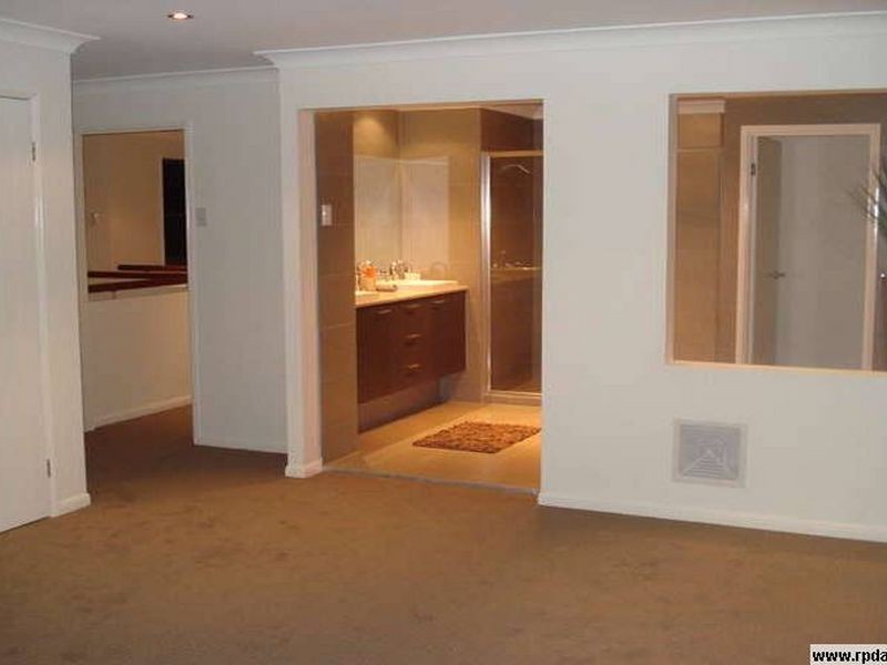 3 Fleetwood Ct, Helensvale QLD 4212