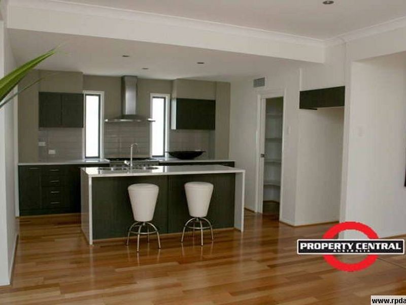 3 Fleetwood Ct, Helensvale QLD 4212