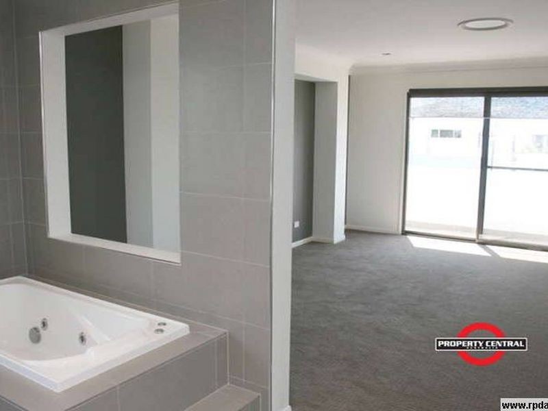 3 Fleetwood Ct, Helensvale QLD 4212