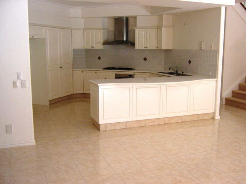 11 Champagne Blvd, Helensvale QLD 4212