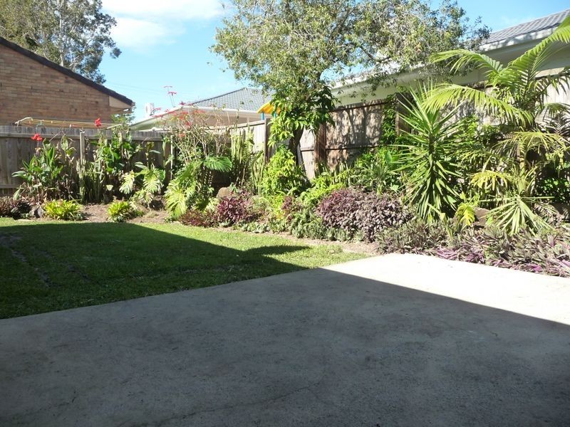 2/3 Waterbird Court, Coombabah QLD 4216