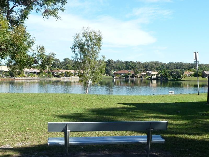 2/3 Waterbird Court, Coombabah QLD 4216