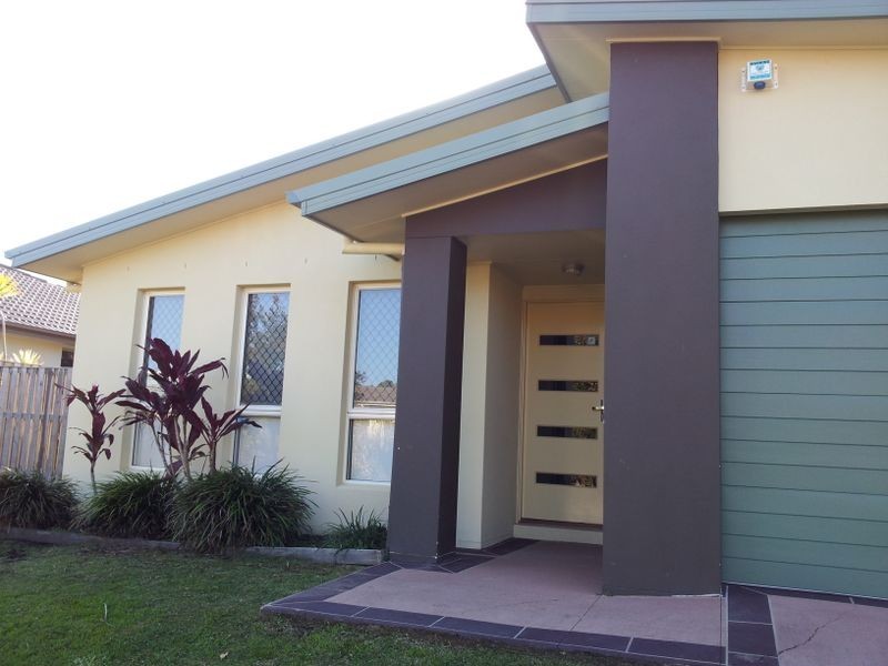 8 Sandow Street, Pacific Pines QLD 4211