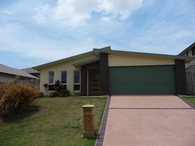 8 Sandow Street, Pacific Pines QLD 4211