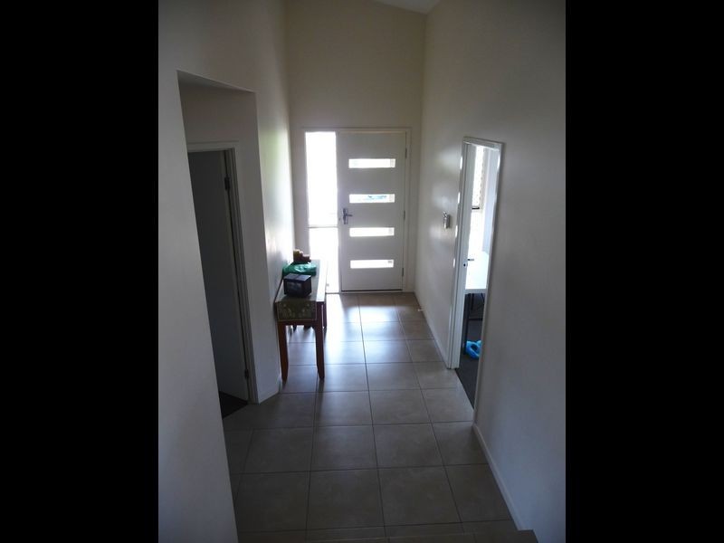 8 Sandow Street, Pacific Pines QLD 4211
