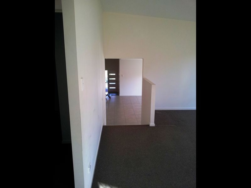 8 Sandow Street, Pacific Pines QLD 4211