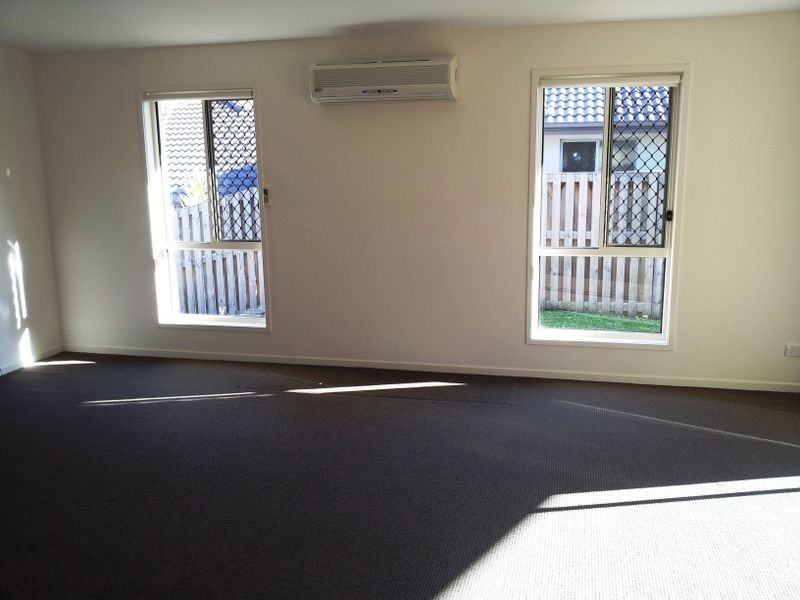 8 Sandow Street, Pacific Pines QLD 4211