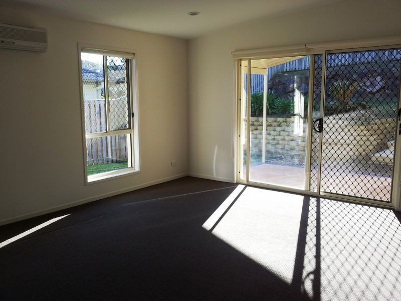 8 Sandow Street, Pacific Pines QLD 4211