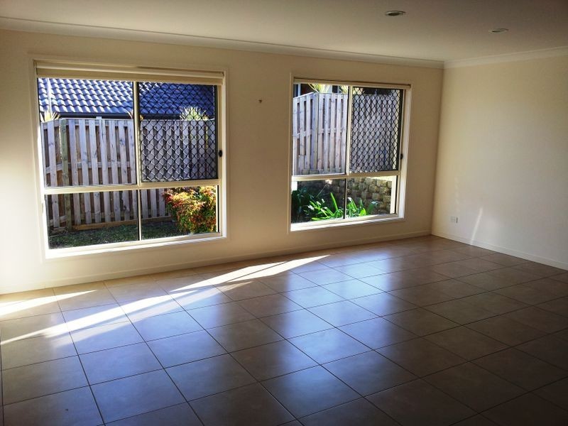 8 Sandow Street, Pacific Pines QLD 4211