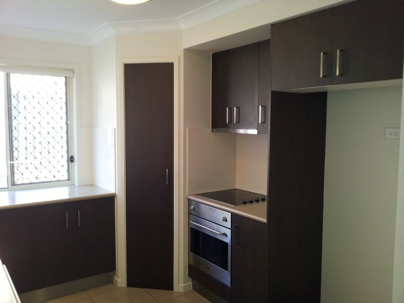 8 Sandow Street, Pacific Pines QLD 4211