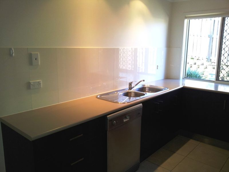 8 Sandow Street, Pacific Pines QLD 4211