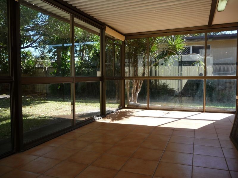 4 Magnolia Ave, Hollywell QLD 4216