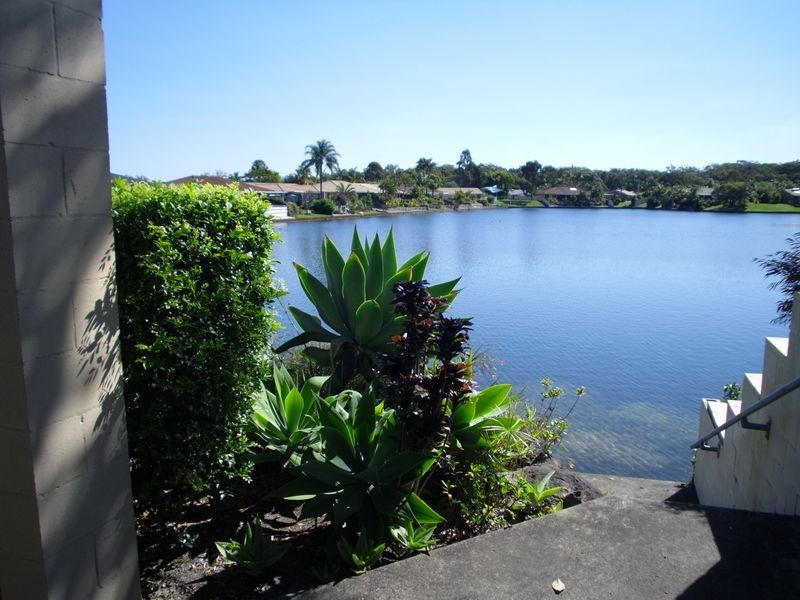 2/17 Kangaroo Avenue, Coombabah QLD 4216