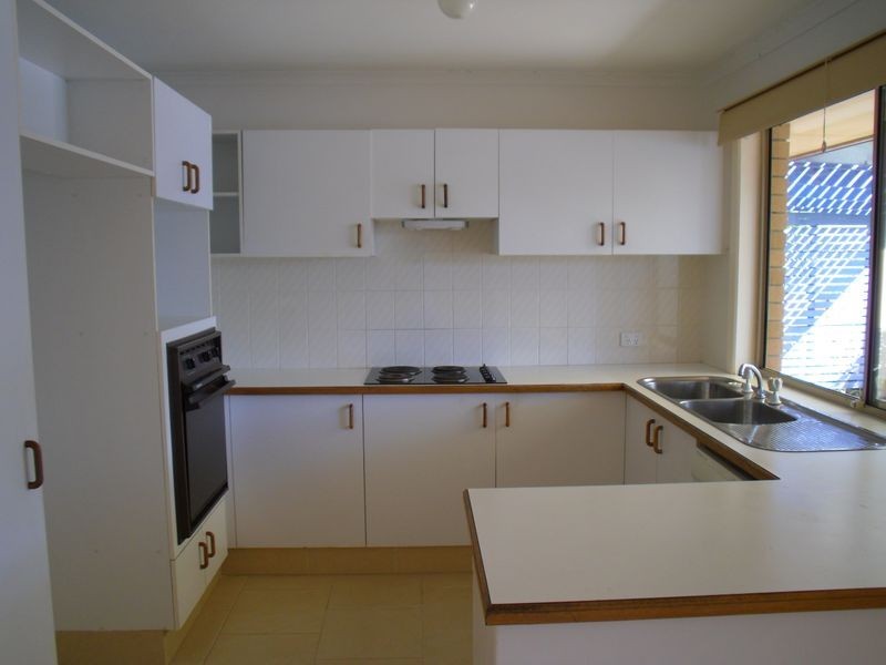 2/17 Kangaroo Avenue, Coombabah QLD 4216