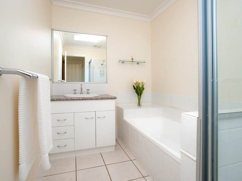 15/1 Archipelago Street, Pacific Pines QLD 4211